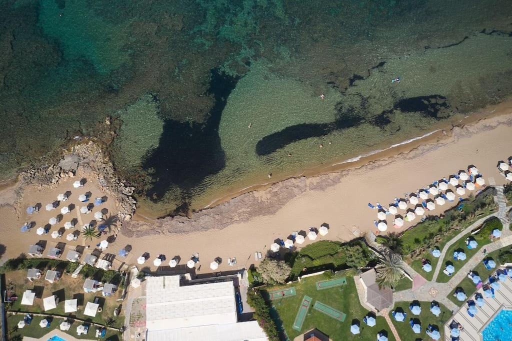 Appartement Comfy Apartmt Near Beach With Pool Dining Area à Stavromenos Extérieur photo